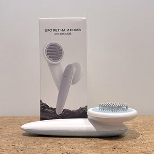 ☀️3/$20 New In Box: Pet hair comb